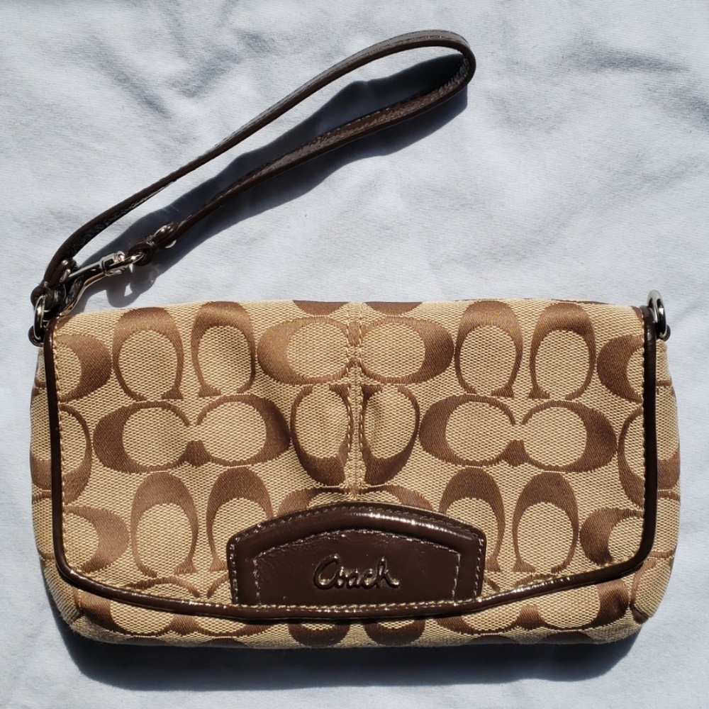 Coach Signiture Large Flap Wristlet